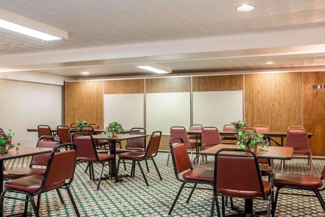 Baymont By Wyndham Lac George Extérieur photo
