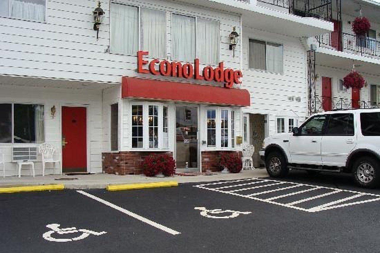 Baymont By Wyndham Lac George Extérieur photo