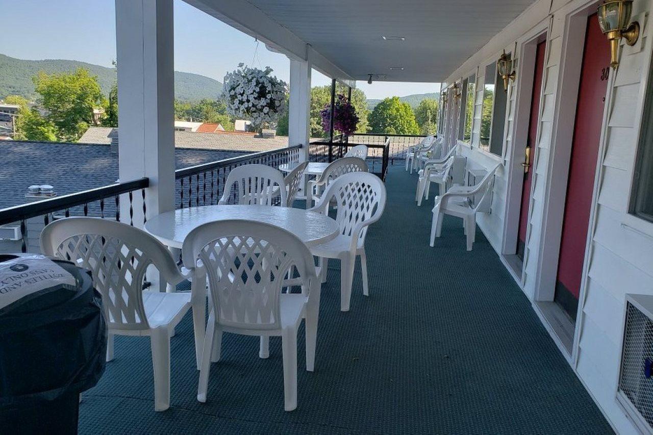 Baymont By Wyndham Lac George Extérieur photo