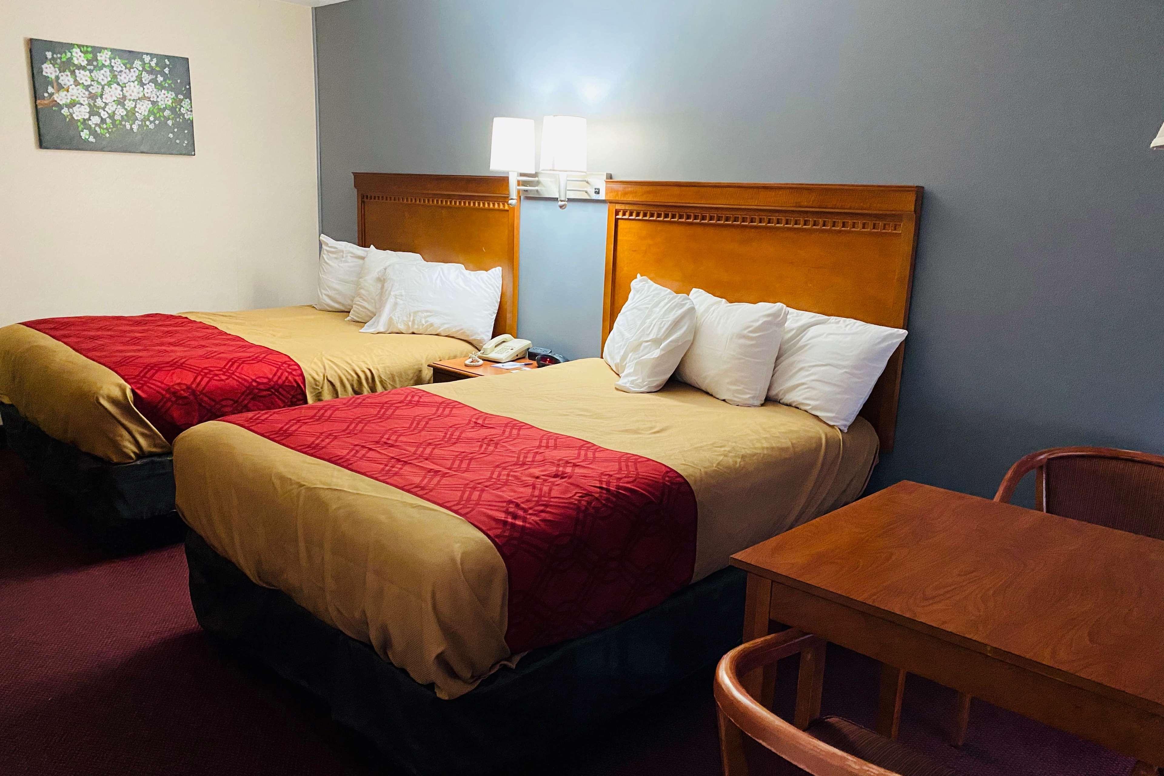Baymont By Wyndham Lac George Extérieur photo