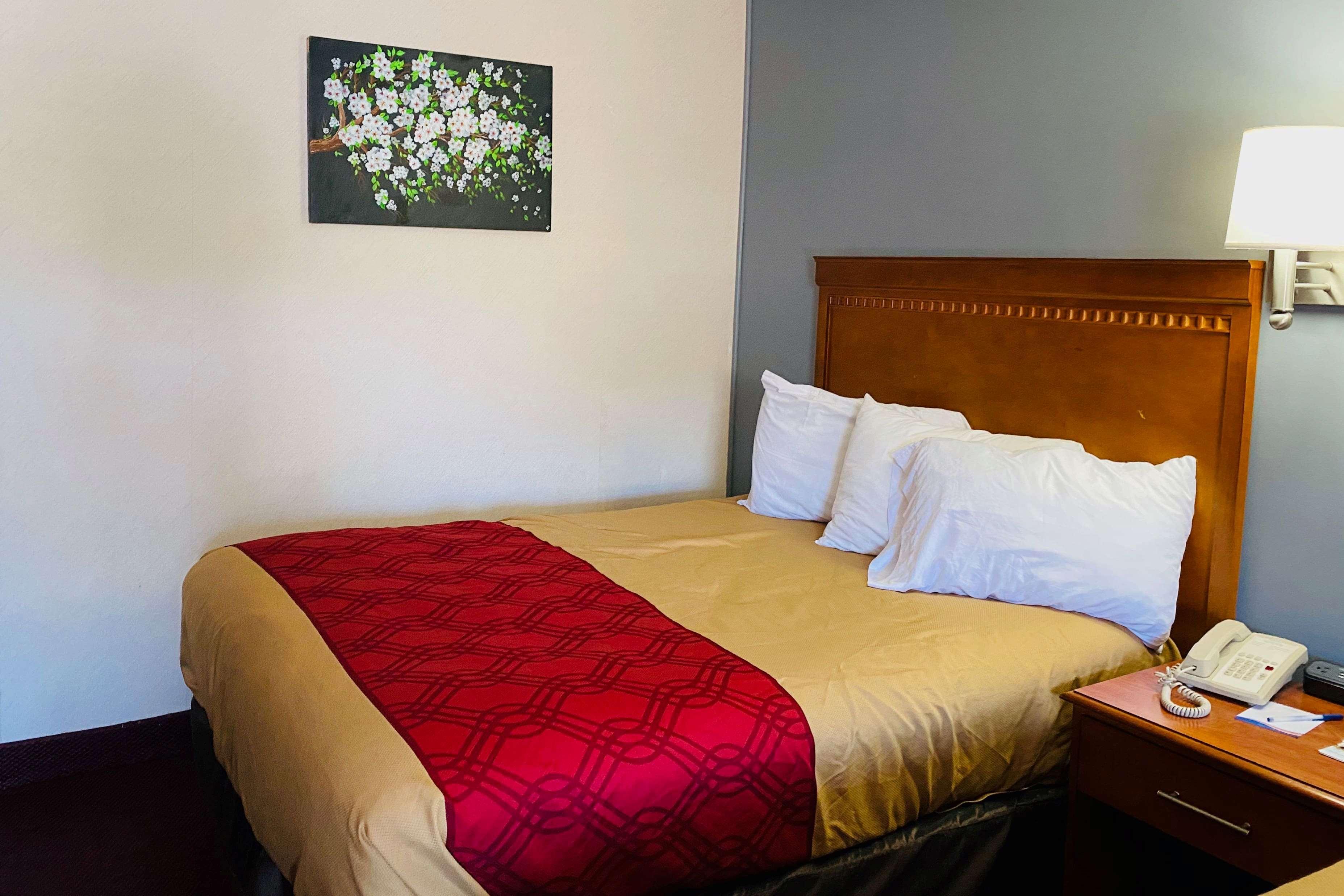 Baymont By Wyndham Lac George Extérieur photo
