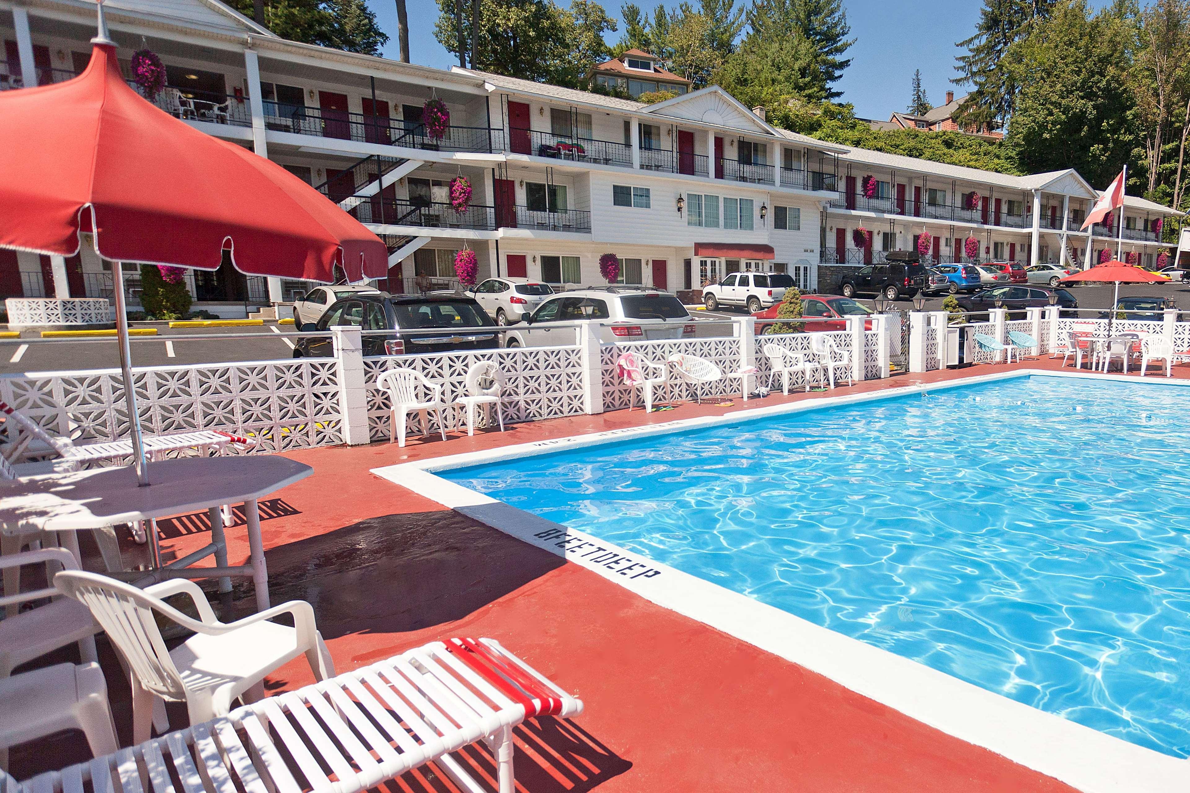 Baymont By Wyndham Lac George Extérieur photo