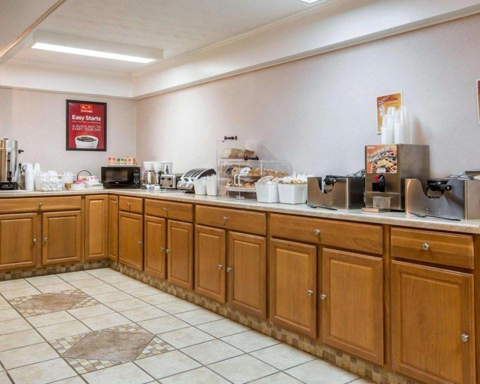 Baymont By Wyndham Lac George Extérieur photo