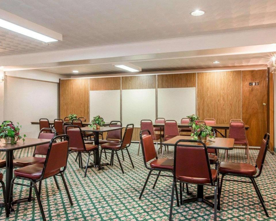 Baymont By Wyndham Lac George Extérieur photo