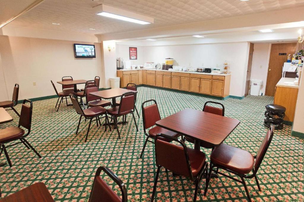 Baymont By Wyndham Lac George Extérieur photo