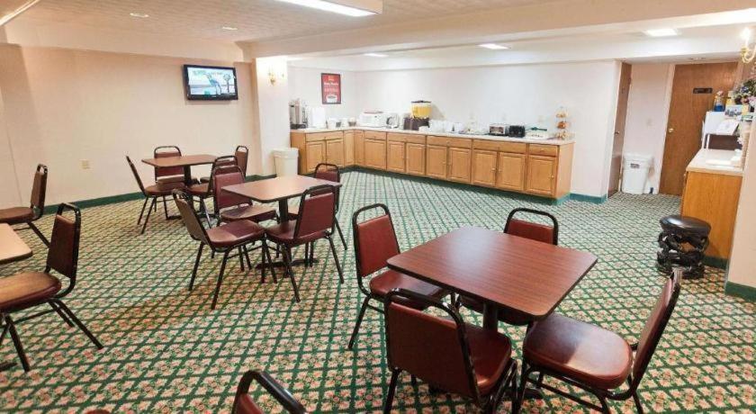 Baymont By Wyndham Lac George Extérieur photo