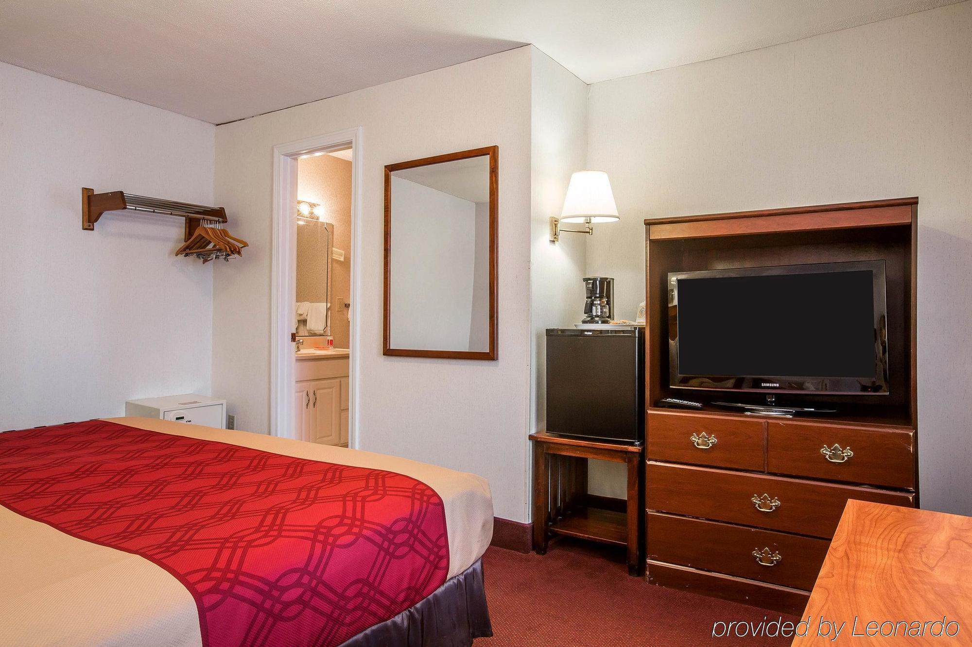 Baymont By Wyndham Lac George Extérieur photo