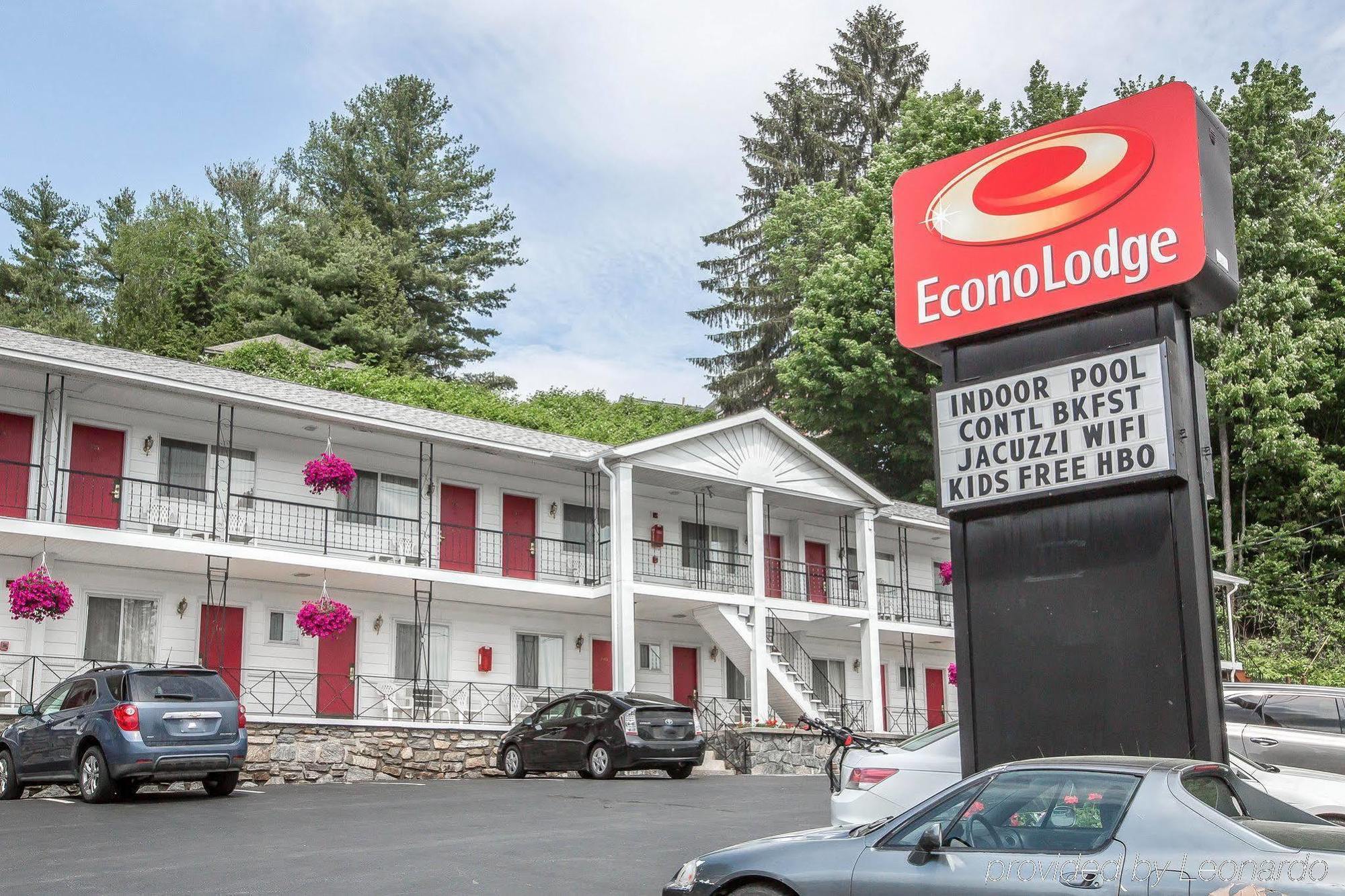 Baymont By Wyndham Lac George Extérieur photo