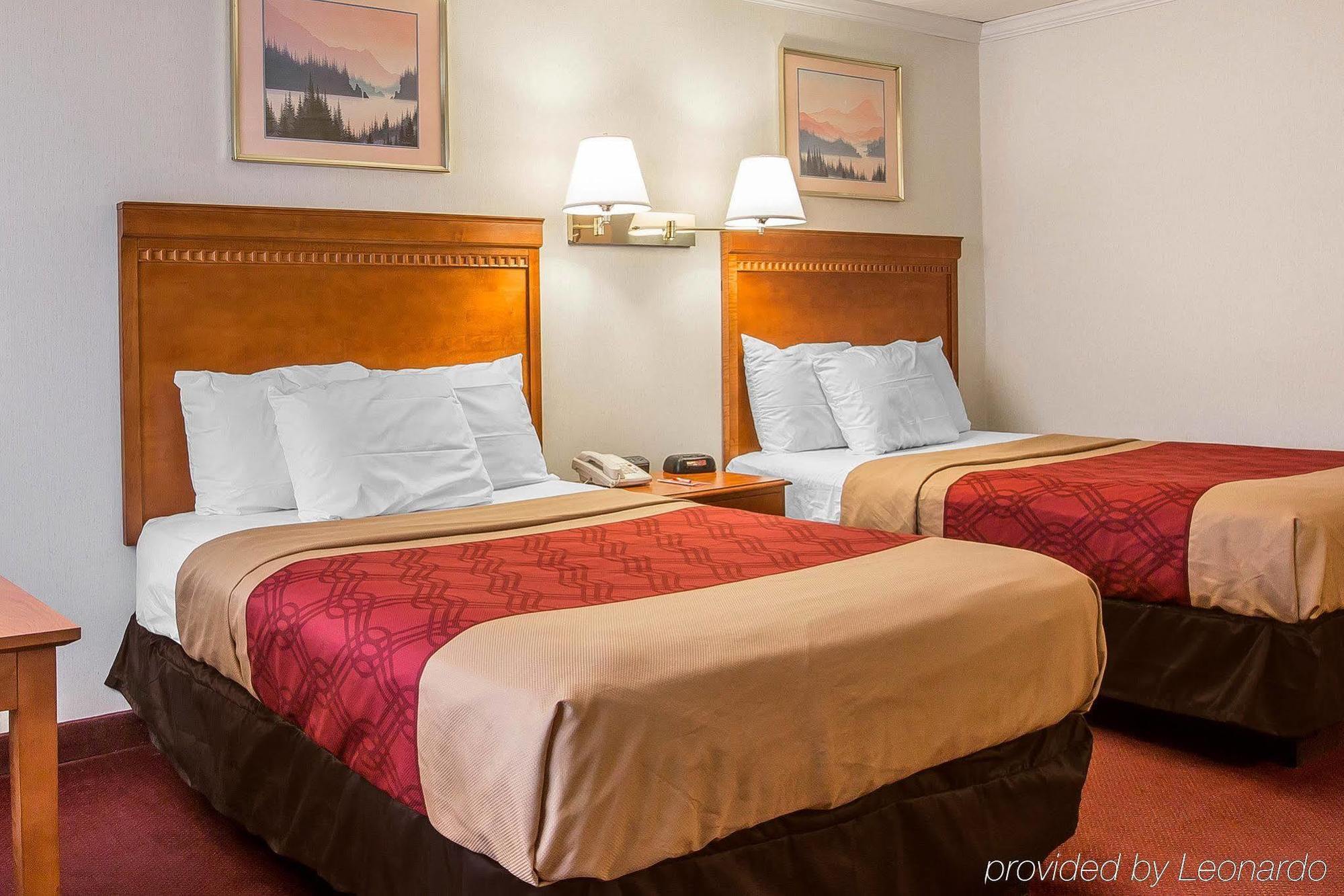 Baymont By Wyndham Lac George Extérieur photo