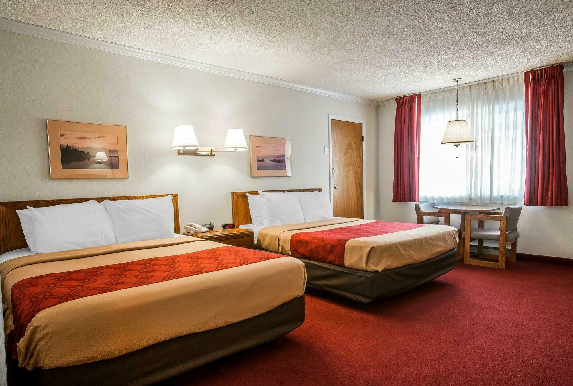 Baymont By Wyndham Lac George Extérieur photo