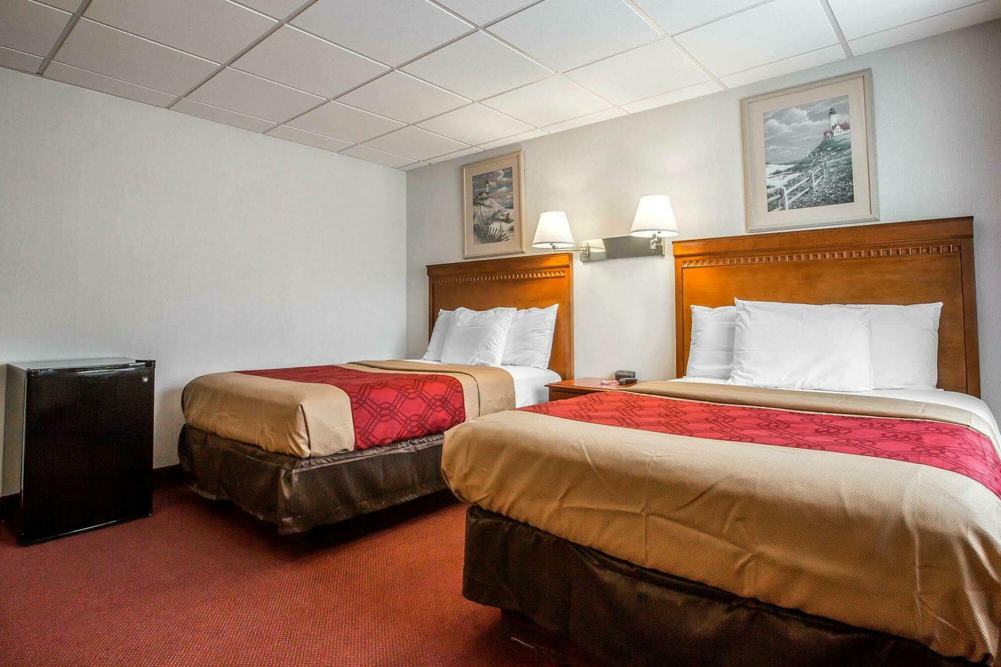 Baymont By Wyndham Lac George Extérieur photo