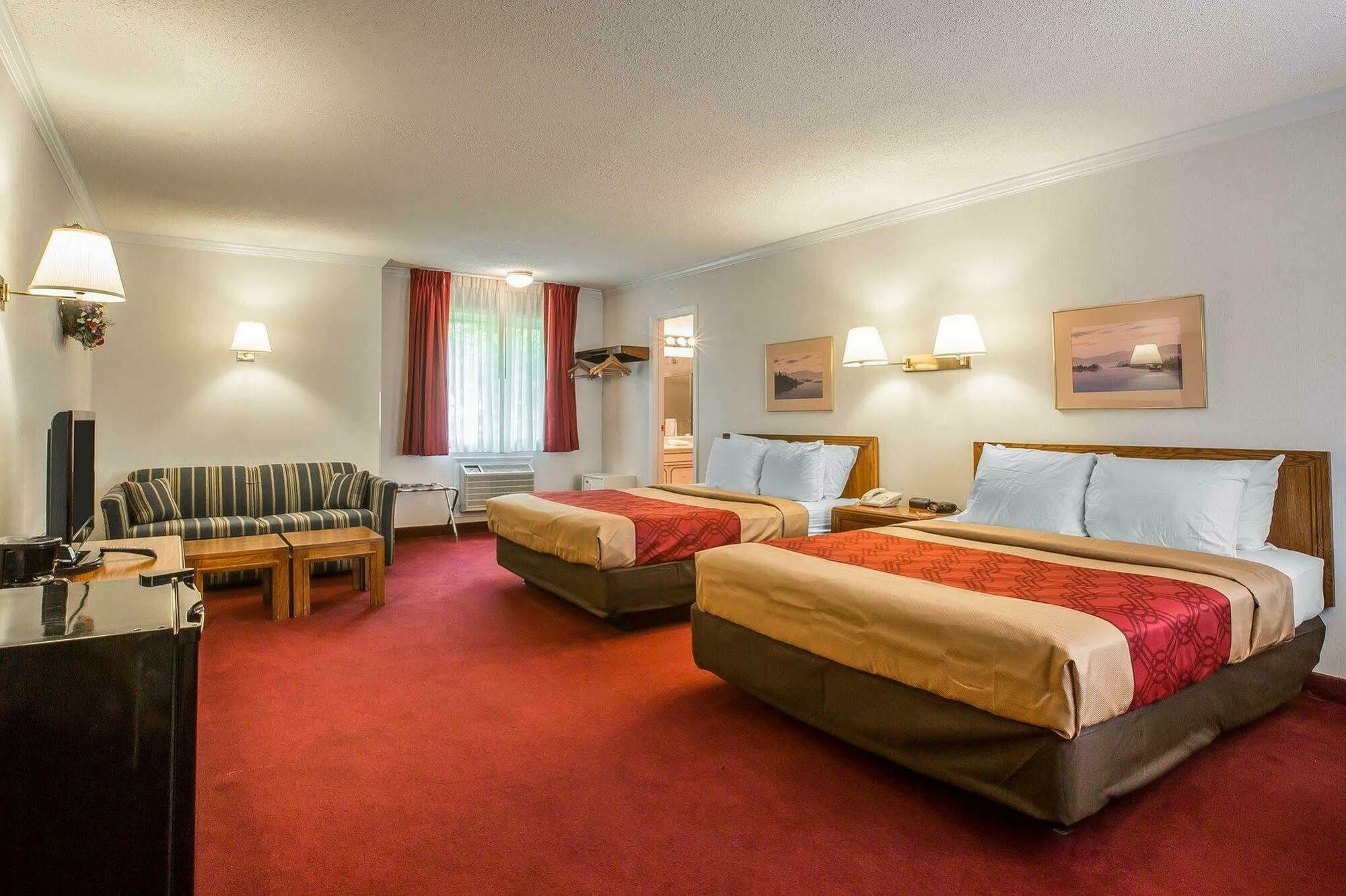 Baymont By Wyndham Lac George Extérieur photo