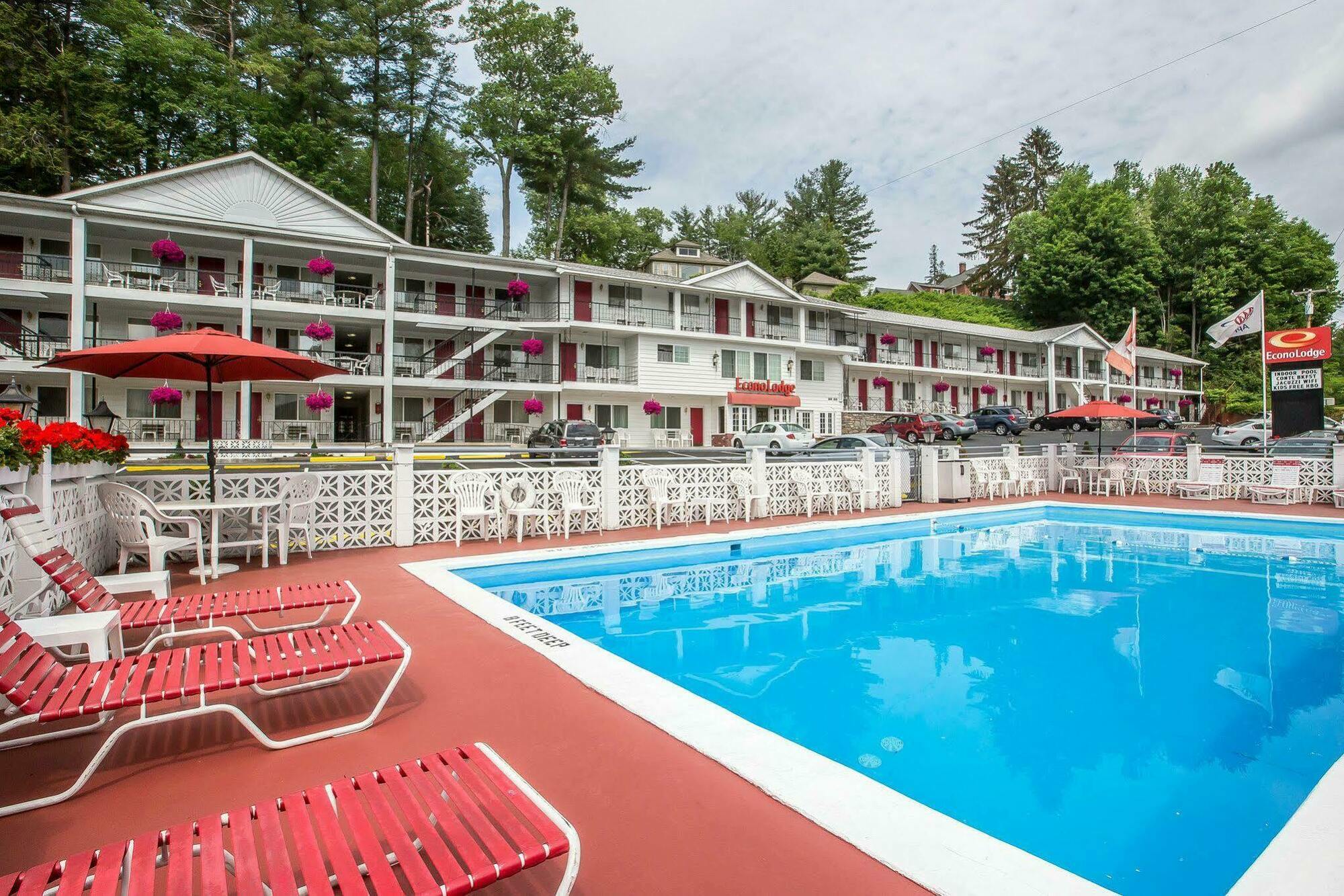Baymont By Wyndham Lac George Extérieur photo